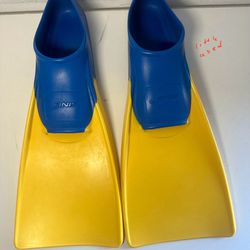 Swimming Fins / Size: Male 1-3
