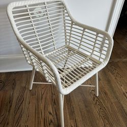 New Metal Frame Outdoor Chair White Org $150