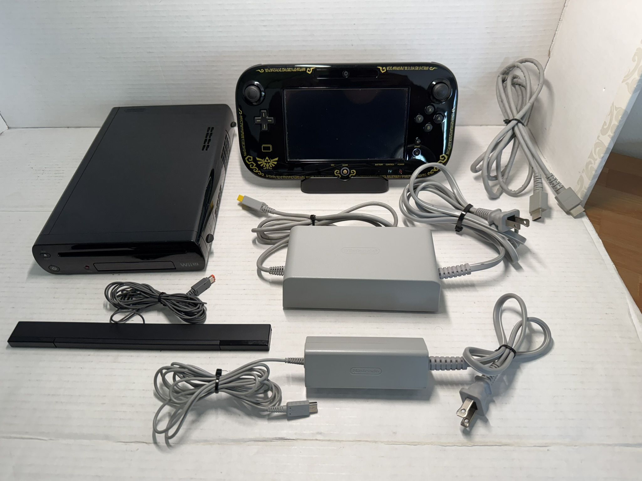 Wii U Limited Edition The Legend of Zelda The Wind Waker HD Deluxe Set