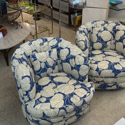 2 Swivel Chairs In Excellent Condition 