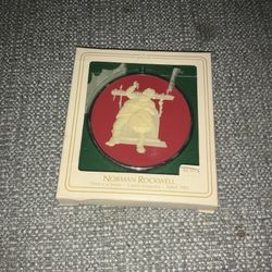 1982 Vintage Cameo Hallmark Christmas Ornament FILLING THE STOCKINGS Santa 3rd New 