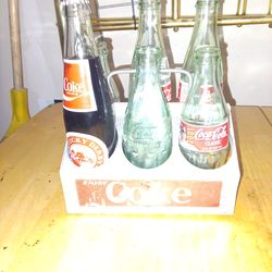 COCA-COLA  Bottles an carrying case