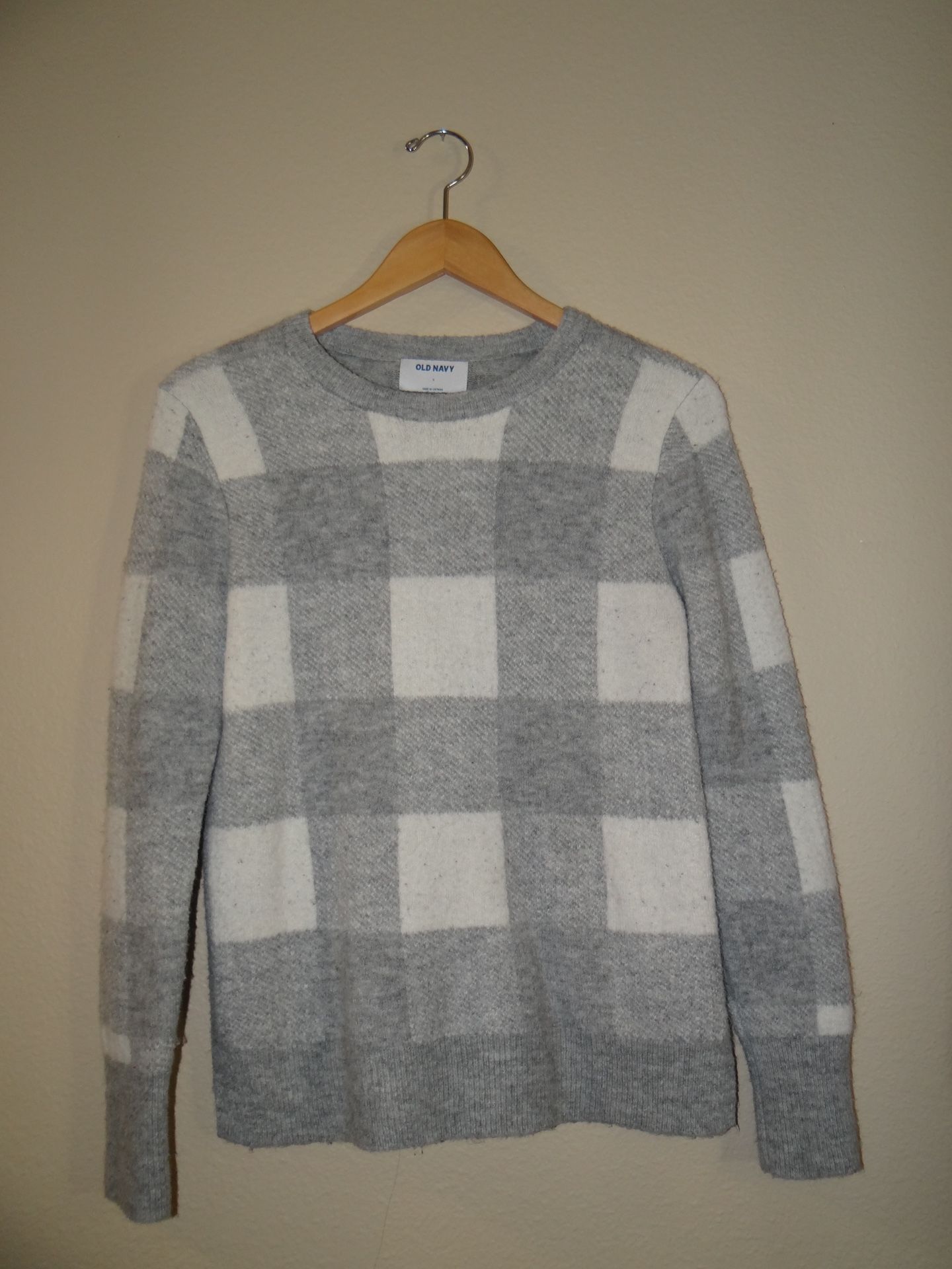 Old Navy Gray White Plaid Sweater