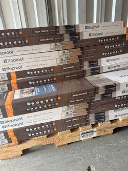 Lifeproof Lipian Hill Hickory 22 mil Click Lock Waterproof Luxury Vinyl Flooring (20.1 sq. ft/case)