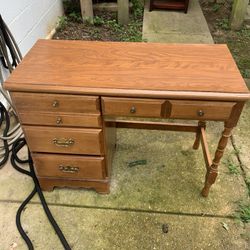 Antique Honey Oak Desk With 4 Drawers 