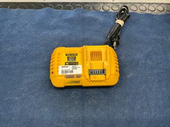 Dewalt Fast Charger (DCB118)