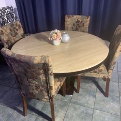 Round Dining Table With Chairs