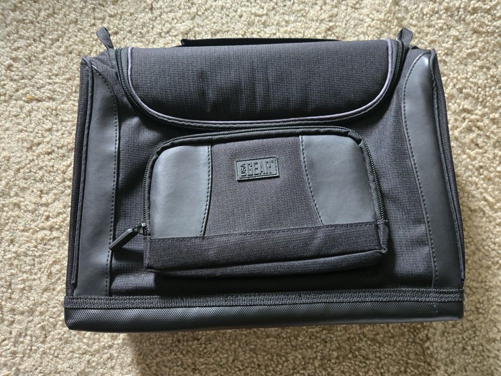 USA GEAR Tablet Bag for 11" iPad Pro, 10.9" iPad Air, 10.2" iPad - Black