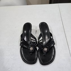 Black Leather Kitten Heel Thong Sandals