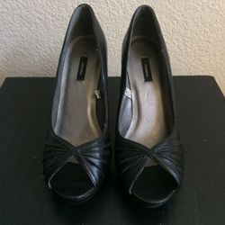Xhilaration black Heels