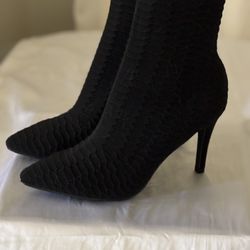 Express Sz 9 Black Boots - Excellent Condition Retails 89$