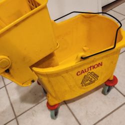 Mop bucket