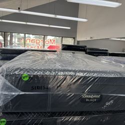 QUEEN SIZE SIMMONS BEAUTYREST BLACK SERIES 1 (FIRM) PILLOW TOP MATTRESS & BOX SPRING BED SET