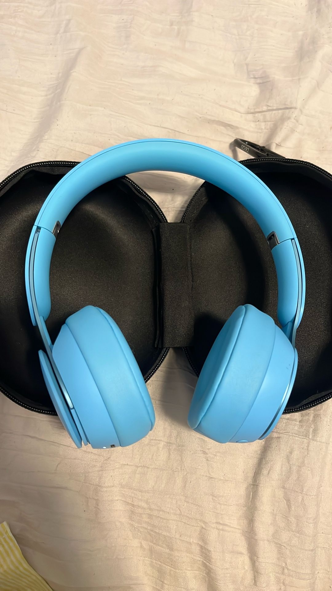 Beats Solo Pro