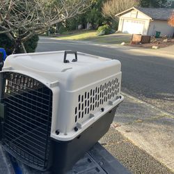 Medium Dog Kennel Crate Carrier Airline Approved like New 28” L by 20” W by 20” 