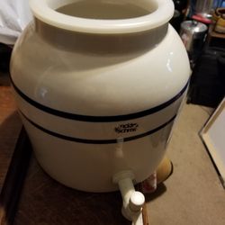 Hickley SCHMIDT Porcelair Lemonade Conainer. With Spout