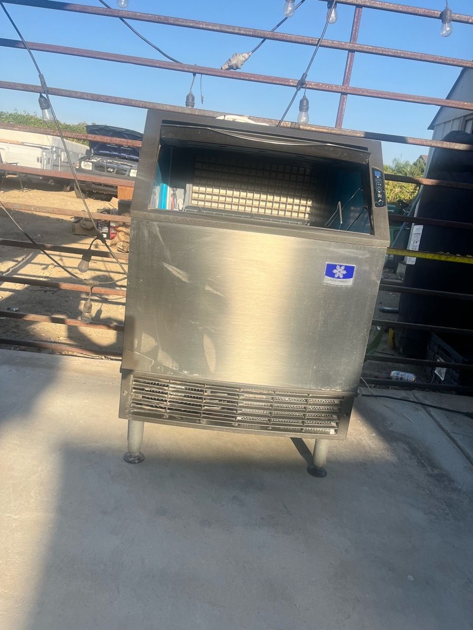 Manitowoc ice maker for Sale in Rancho Cucamonga, CA - OfferUp
