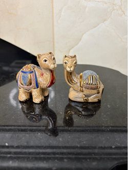 Two vintage Artesania Rinconada ceramic camel figurines