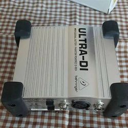 Behringer Ultra DI DI100 Professional Battery/Phantom Powered DI Box