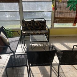 Patio Furniture Set – Excellent Condition!