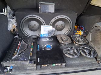 Estereo  2 amplis  subwoofer  4 speakers