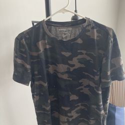 Banana Republic Camo Men's short sleeved T-Shirt Size Medium