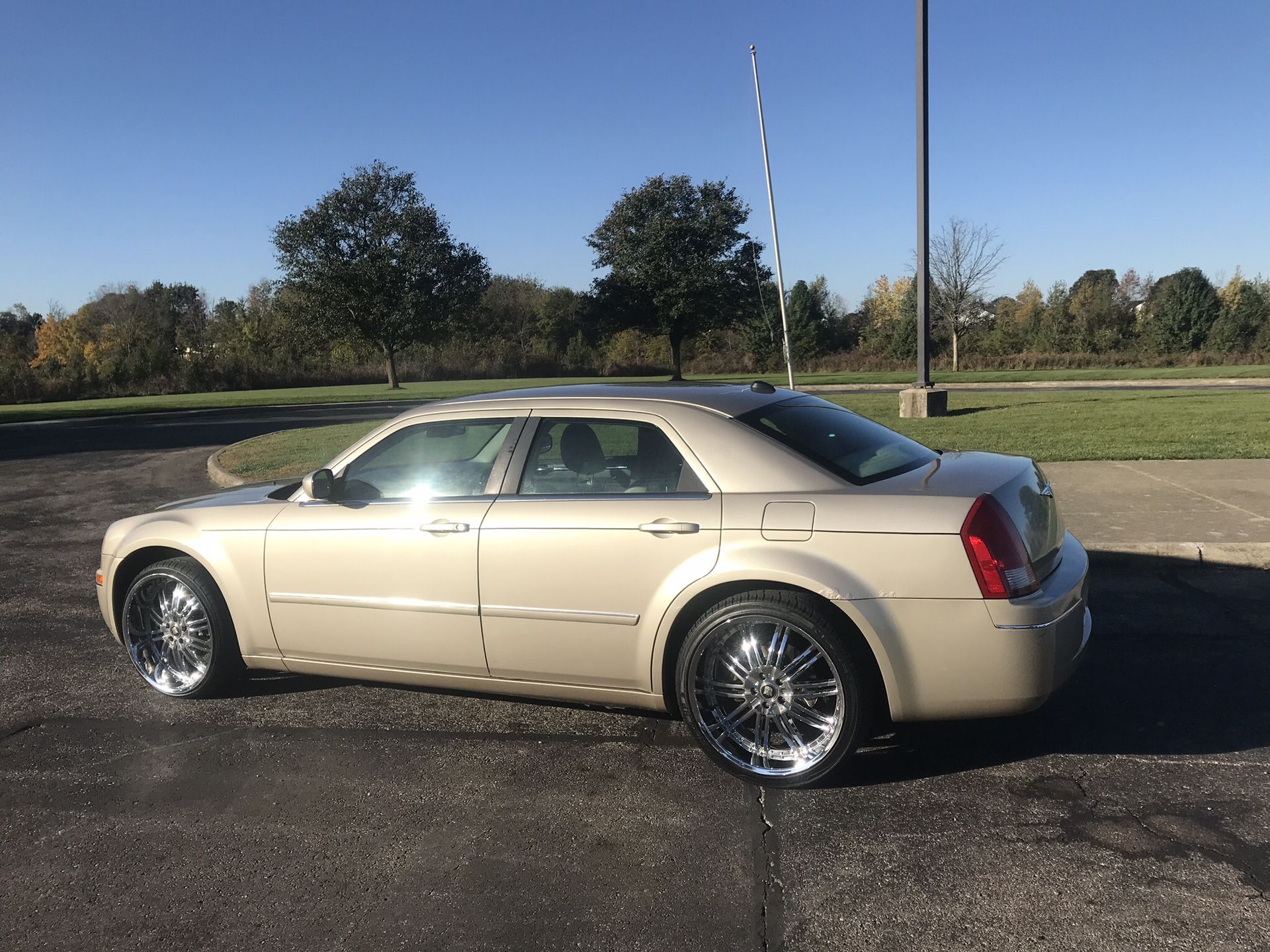 2006 Chrysler 300 Limited On 22's ~ 130k Miles