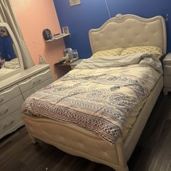 Queen Bedroom Full Grey Color