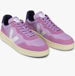 Veja v-90 women US 7.5 new in box