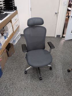 Modern office desk chair. Multi adjustable settings. Clean. Good condition