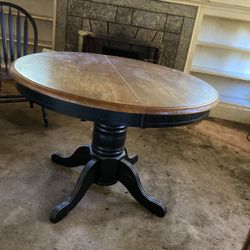 Round Table And 4 Chairs