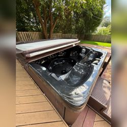 Master Spas Hot Tub, 48 Jets, 6+ Person - Excellent – Arlington, VA
