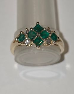 Vintage 14K Gold Emerald & Diamond Cluster Ring