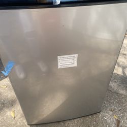 New Mini Fridge 