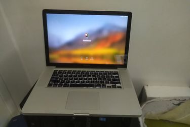 Apple MacBook pro 15 inch 2011