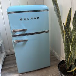 Galanz Retro Mini Fridge 