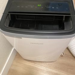 ***FRIGIDAIRE like New ***