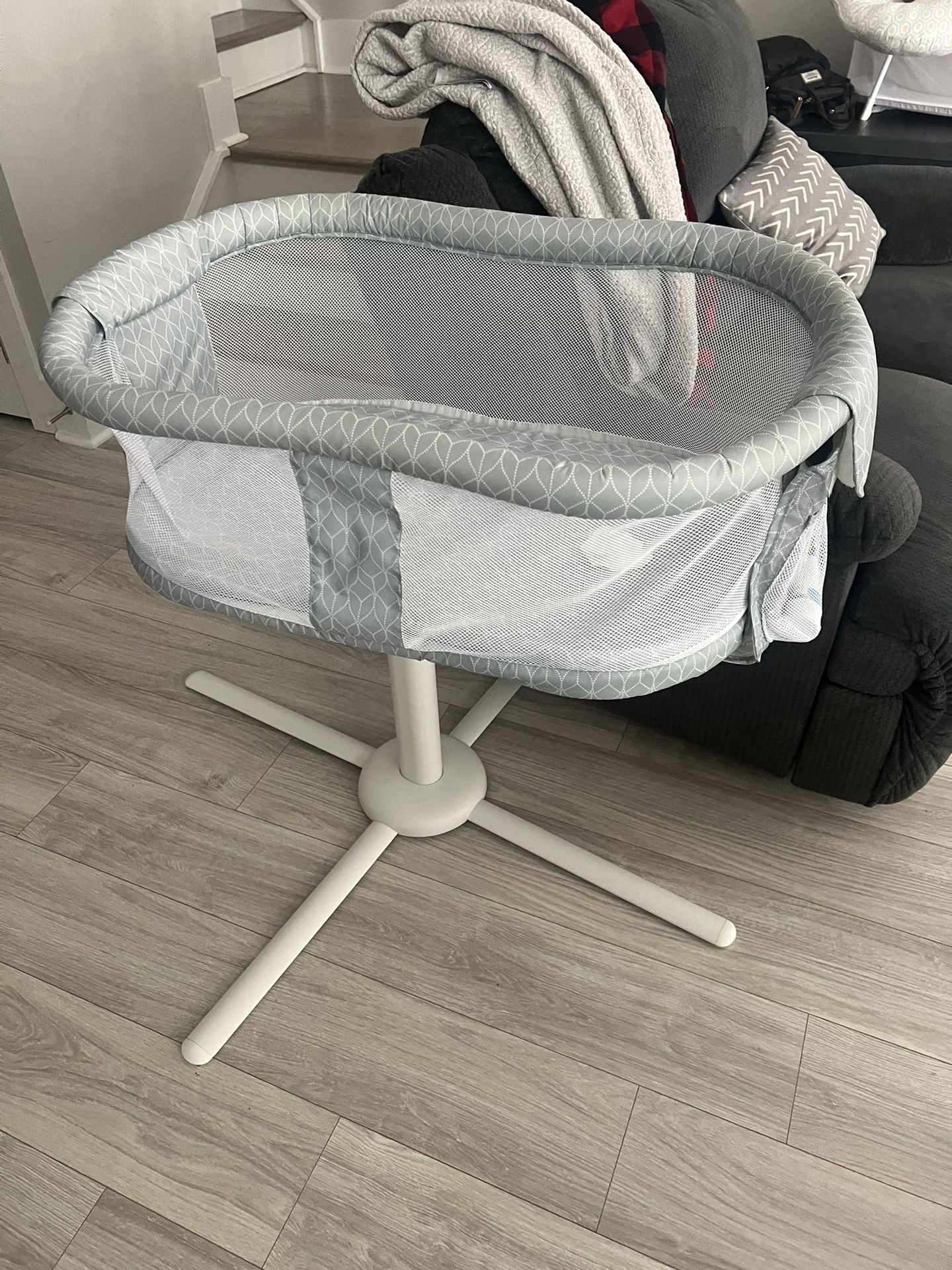 Halo Swivel Bassinet