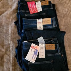 Womens Levi  Signature Jean's (NEW) All For $25