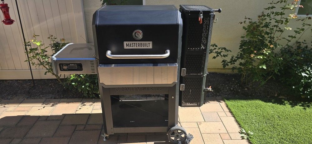 Masterbuilt Charcoal Smoker Model 1050