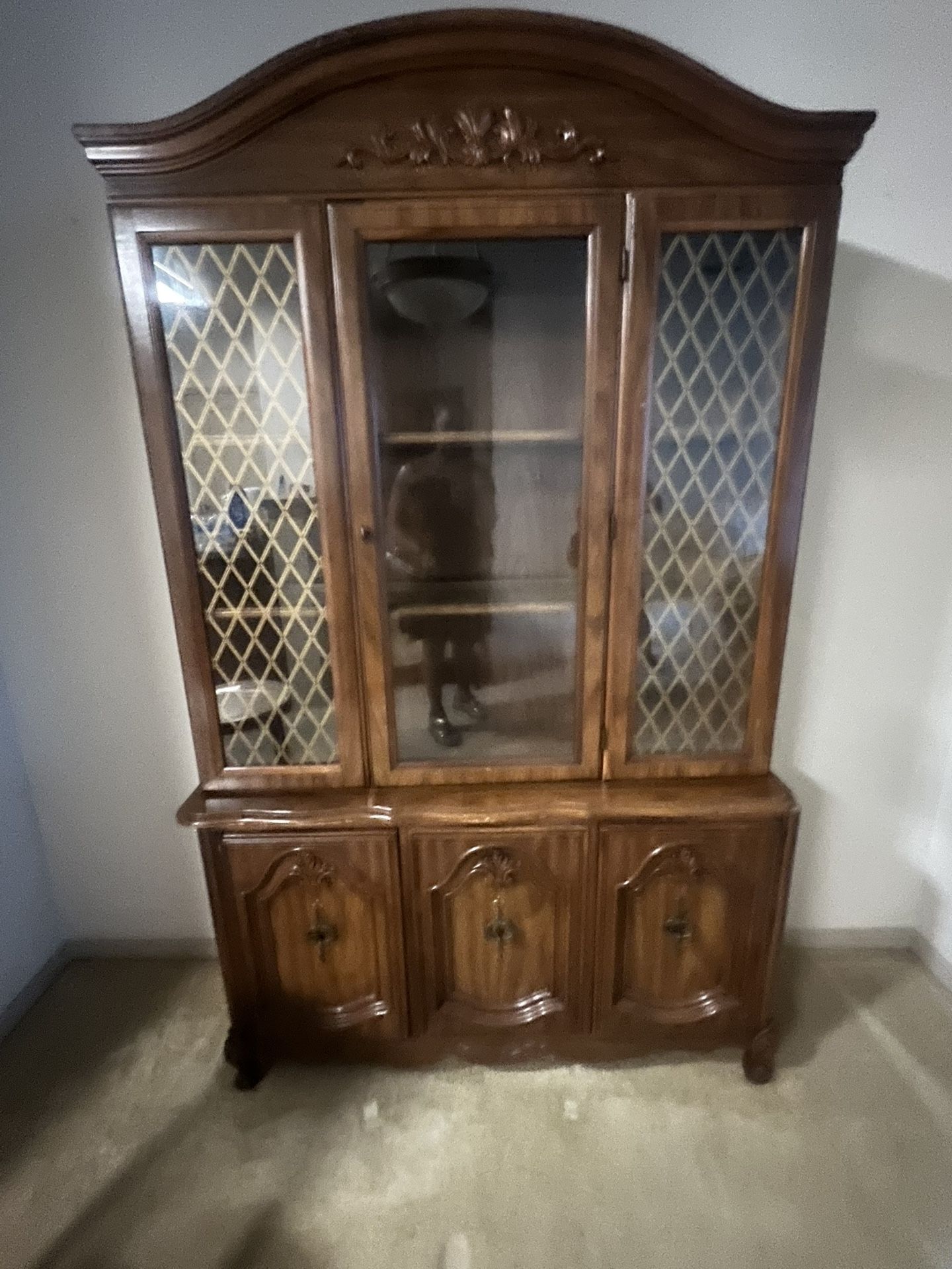 Free China Cabinet (Buffet & Hutch)