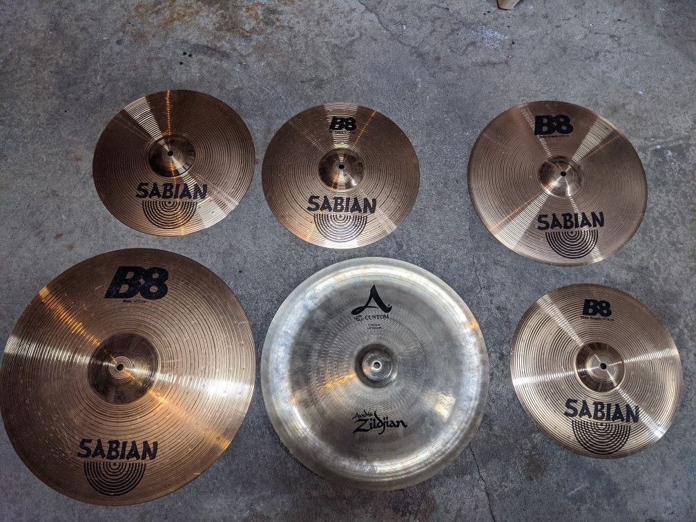 Assorted drum cymbals