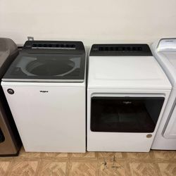 WHIRLPOOL WASHER AND DRYER SET.