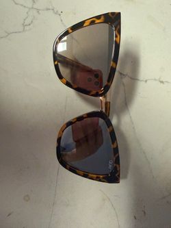 QuayXJlo Sunglasses