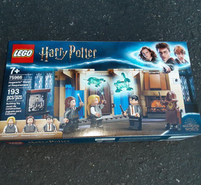 Unopened Lego Harry Potter "HOGWARTS ROOM of REQUIREMENT" Set