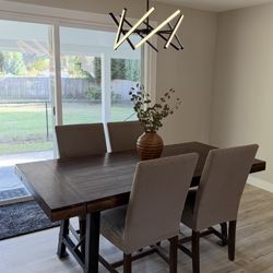 Dining Table And 6 Chairs 