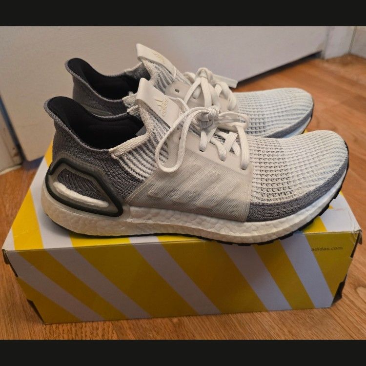 Womens adidas UltraBoost 19 'Grey/White' Cloud White/Crystal White/Grey - Size 7.5

Worn 2-3 times, Great condition- See bottoms of shoes!