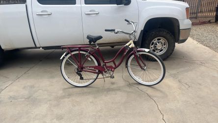 Schwinn brand seven speed beach cruiser, bicycle ready to ride
