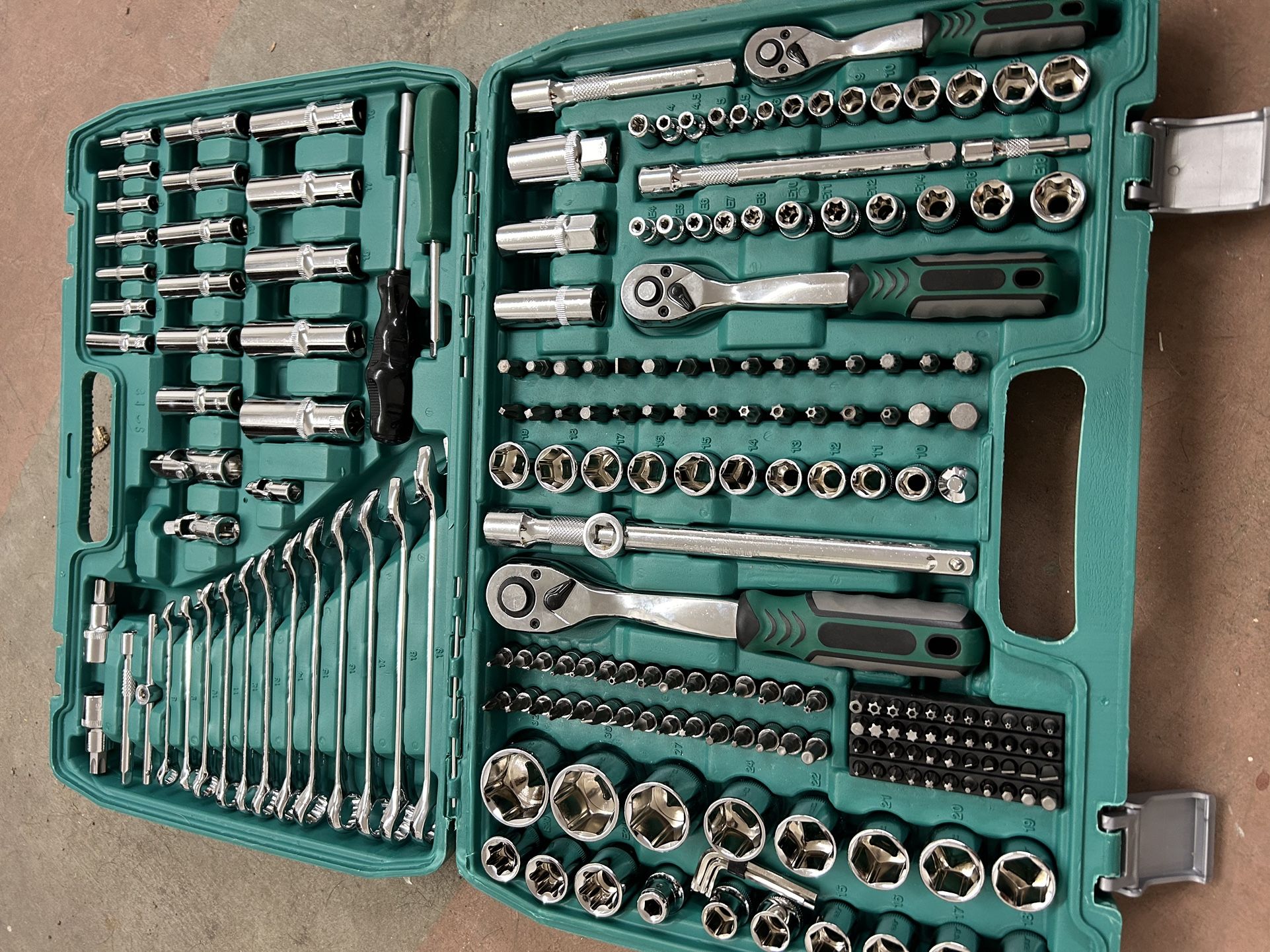 216 piece mechanics tool set