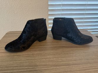 Women’s Velvet Shoes Size 7 1/2